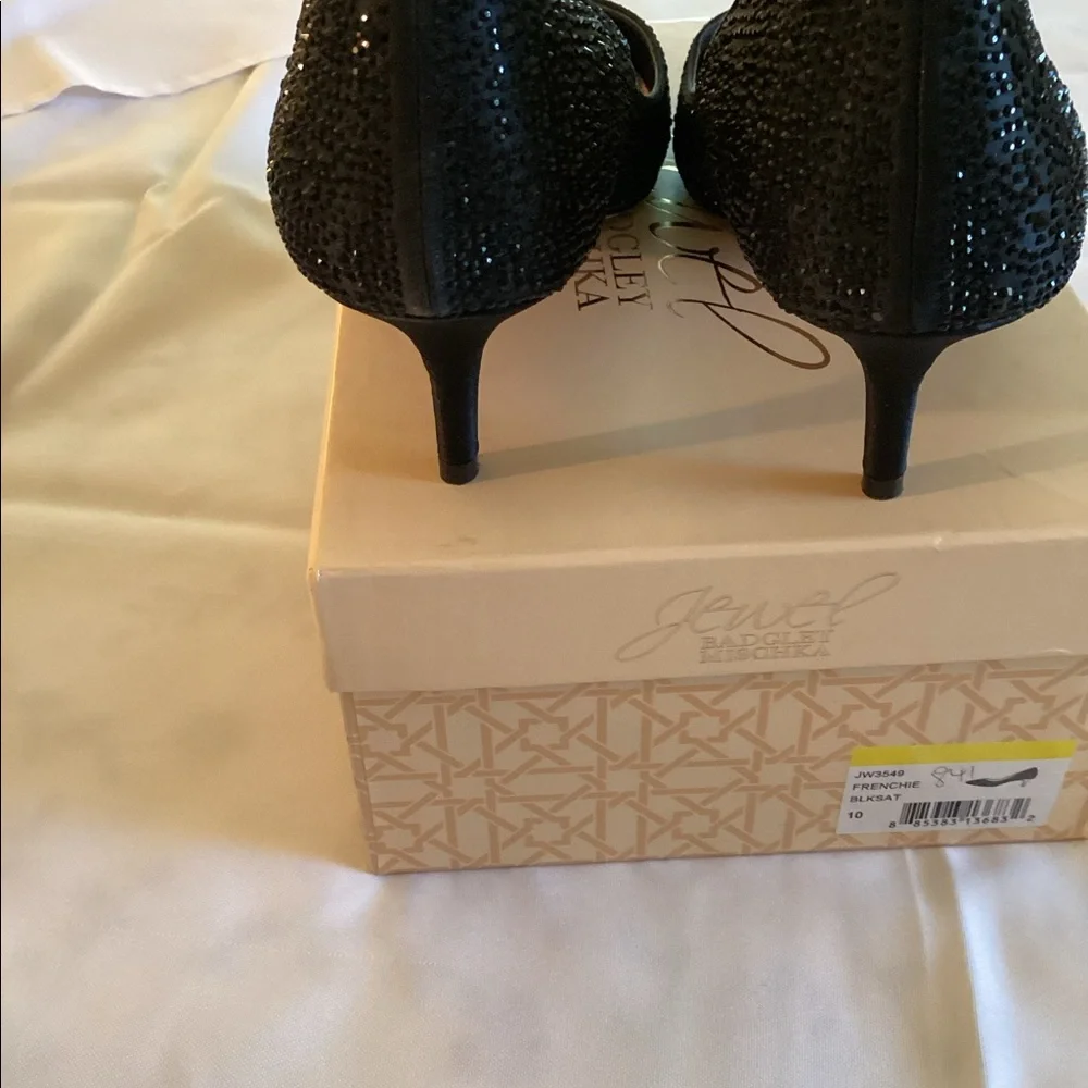 Badgley Mischka kitten heels